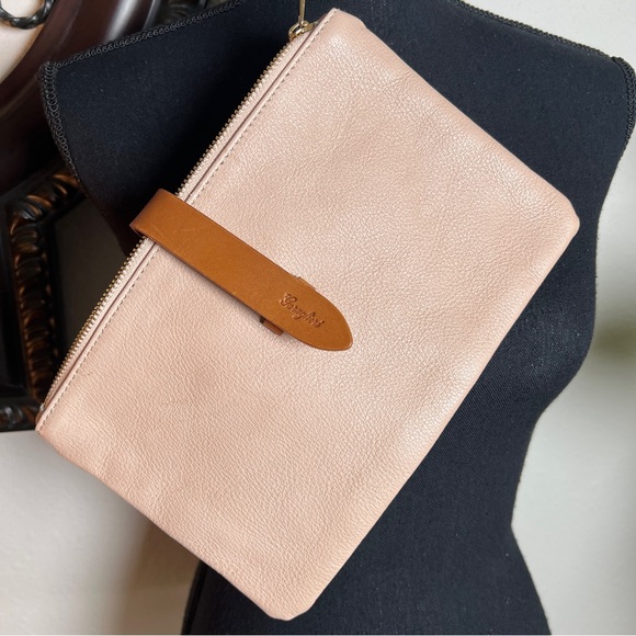 Garuglieri Women’s Made in Italy Peach Brown Leather Wristlet NEW without Tags